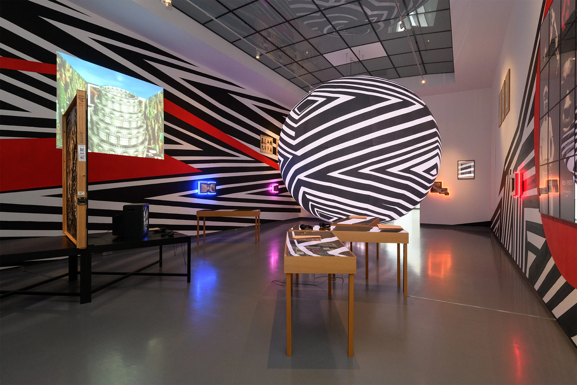Installation view AHY-KON-UH-KLAS-TIK Museum intervention, Van Abbemuseum, Eindhove 15 September - 31 December 2017 Photo courtesy VanAbbemuseum