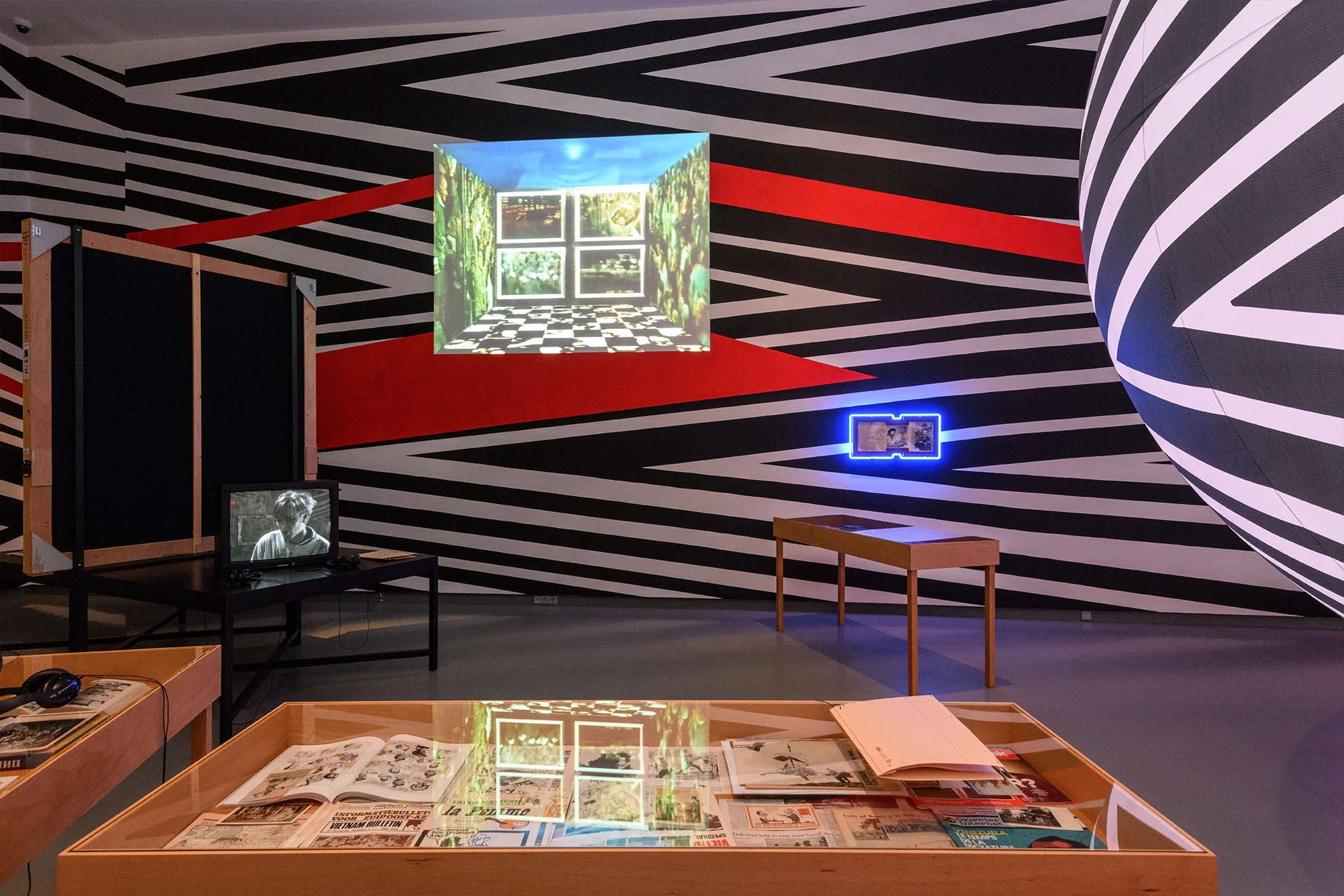 Installation view AHY-KON-UH-KLAS-TIK Museum intervention, Van Abbemuseum, Eindhove 15 September - 31 December 2017 Photo courtesy VanAbbemuseum