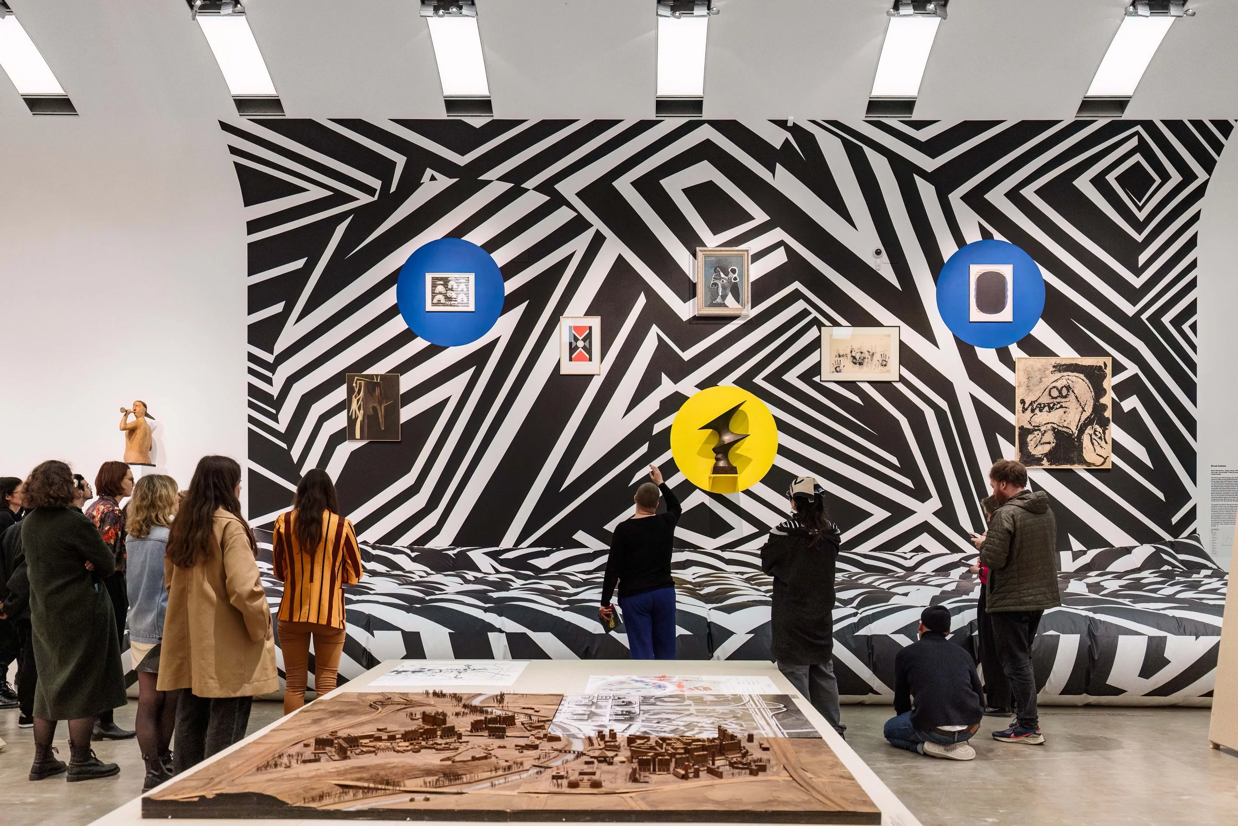 Ausstellungsansicht No Feeling Is Final. The Skopje Solidarity Collection: Brook Andrew,  mulunma wiling mangi gudhi (inside the lip of a stolen song)  [In der Lippe eines gestohlenen Liedes] (Detail), 2023, Kunsthalle Wien 2023, Foto: www.kunst-dok