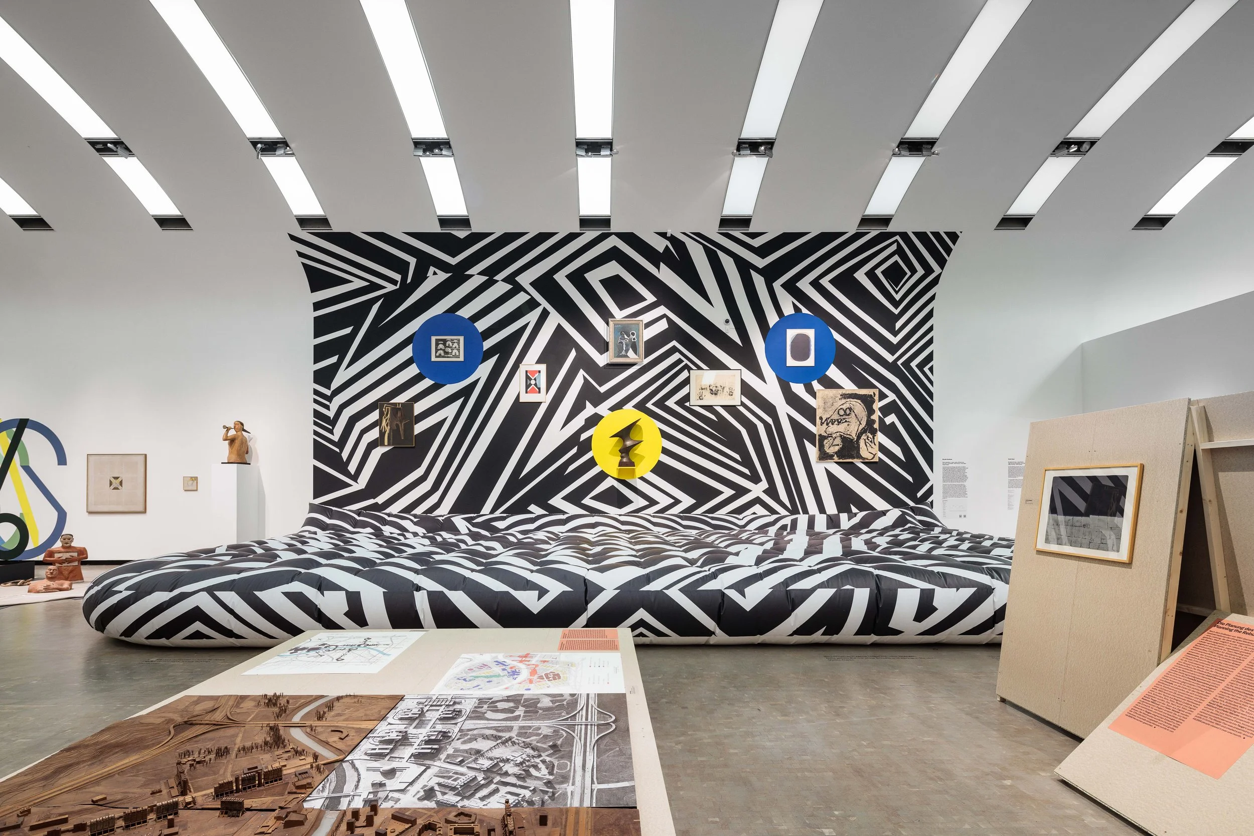  Ausstellungsansicht No Feeling Is Final. The Skopje Solidarity Collection: Brook Andrew,  mulunma wiling mangi gudhi (inside the lip of a stolen song)  [In der Lippe eines gestohlenen Liedes] (Detail), 2023, Kunsthalle Wien 2023, Foto: www.kunst-dok