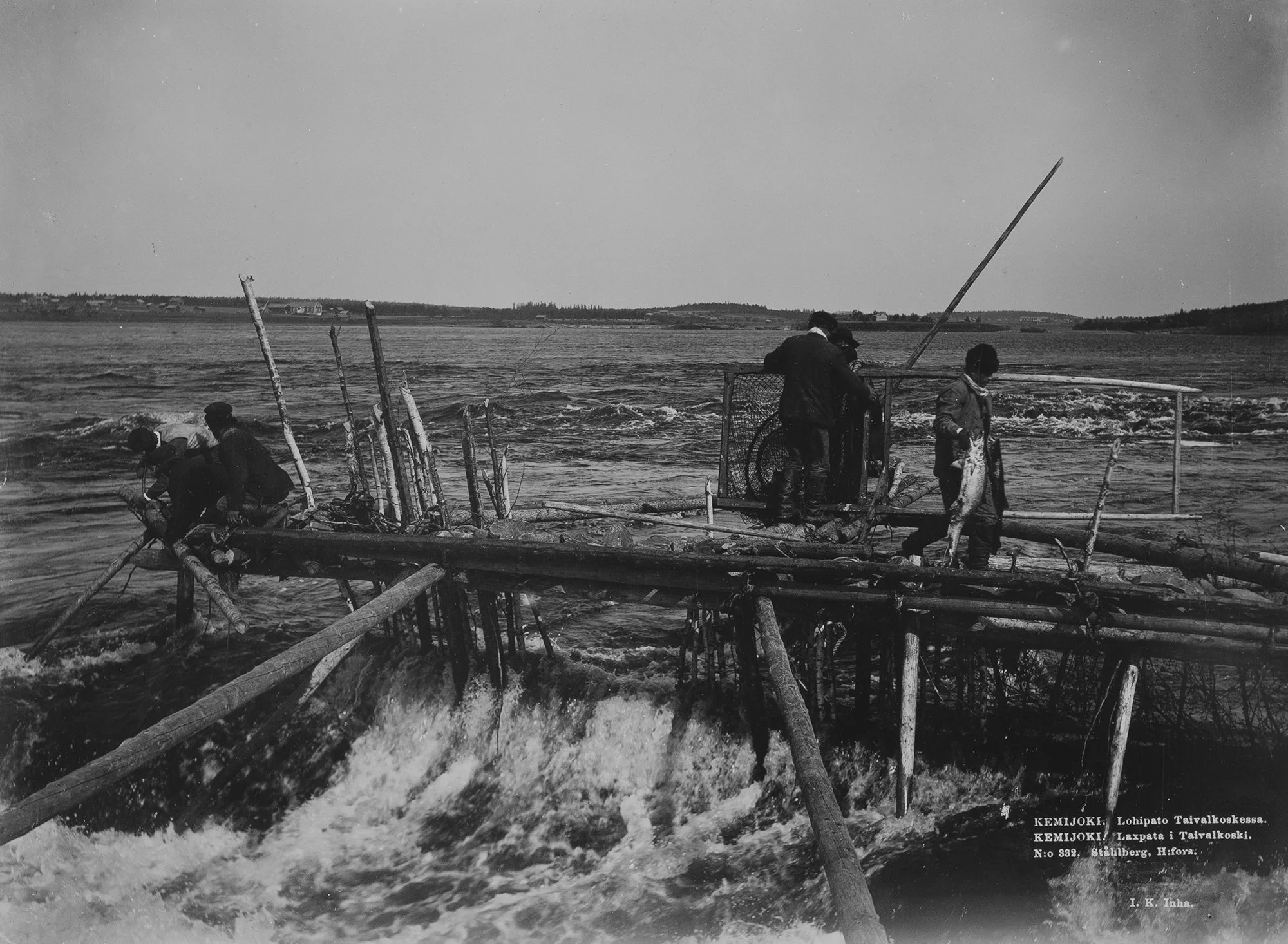 Lohipato Taivalkoskessa, I. K. Inha, Museovirasto small.jpg