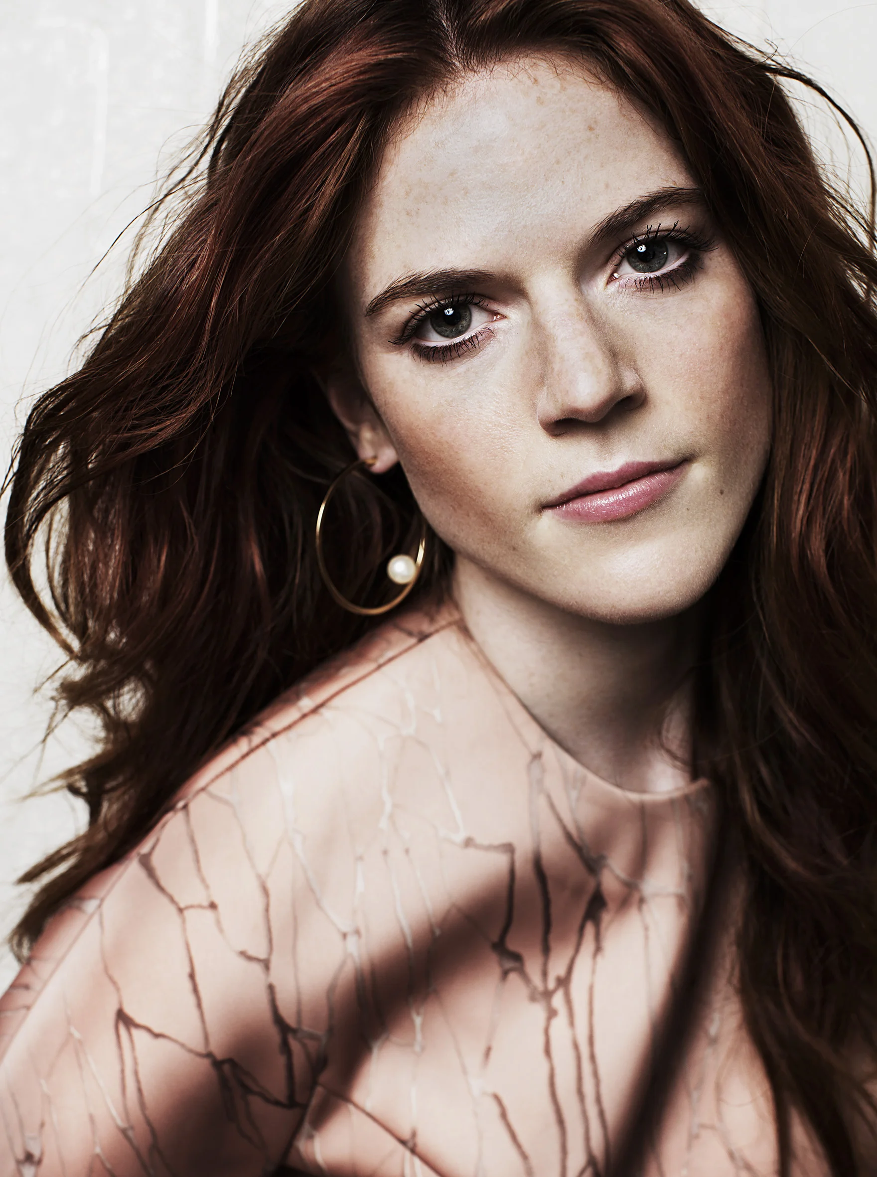 ROSE LESLIE1.jpg