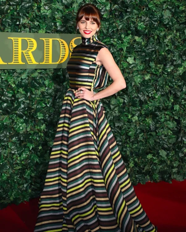 ES THEATEE ARAEDS.jpg