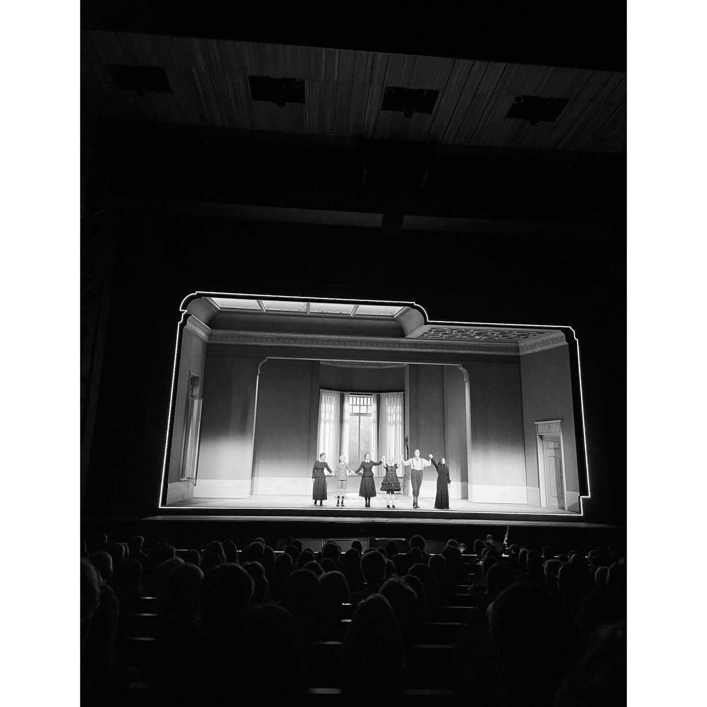 Thank you all for a beautiful Turn of the screw at @operaen_ tonight &mdash; striking direction by Peer Perez &Oslash;ian, haunting staging by Etienne Pluss, beautiful costumes by Bianca Deigner and hypnotic lighting by Martin Flack. A spellbinding c