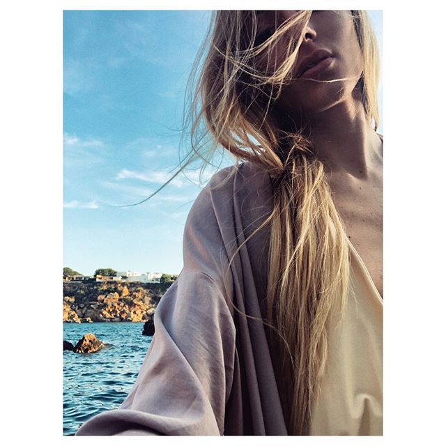 A lot has happened in the last month and I still have NYFW pics to share. Sometimes I get overwhelmed by IG and don’t know what to post. Here is something completely unrelated to all the actual important stuff - an impulse post of an accidental selfie from last weekend. I promise the next post will have more value and relevance! Xoxo