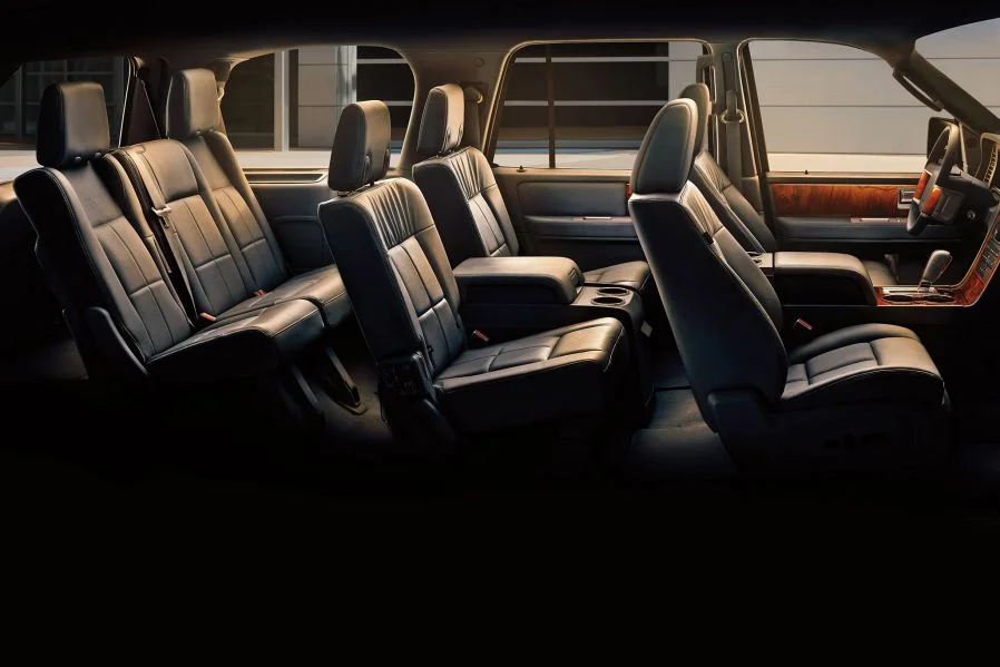 lincoln navigator interior.jpg