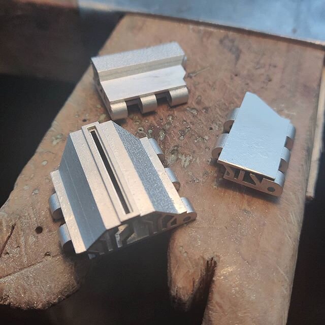 Links fresh from the casters for an upcoming hinged bracelet. 
______________________________________________

#contemporaryjewellery #contemporaryjewelry #jewelry #jewellery #craft #irishdesign #bracelet #artjewelry #goldsmithing