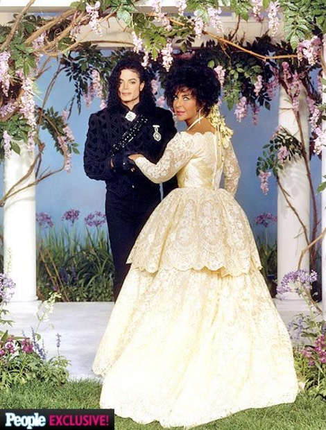 Elizabeth Taylor's wedding image with her friend Michael Jackson in a stunning gown