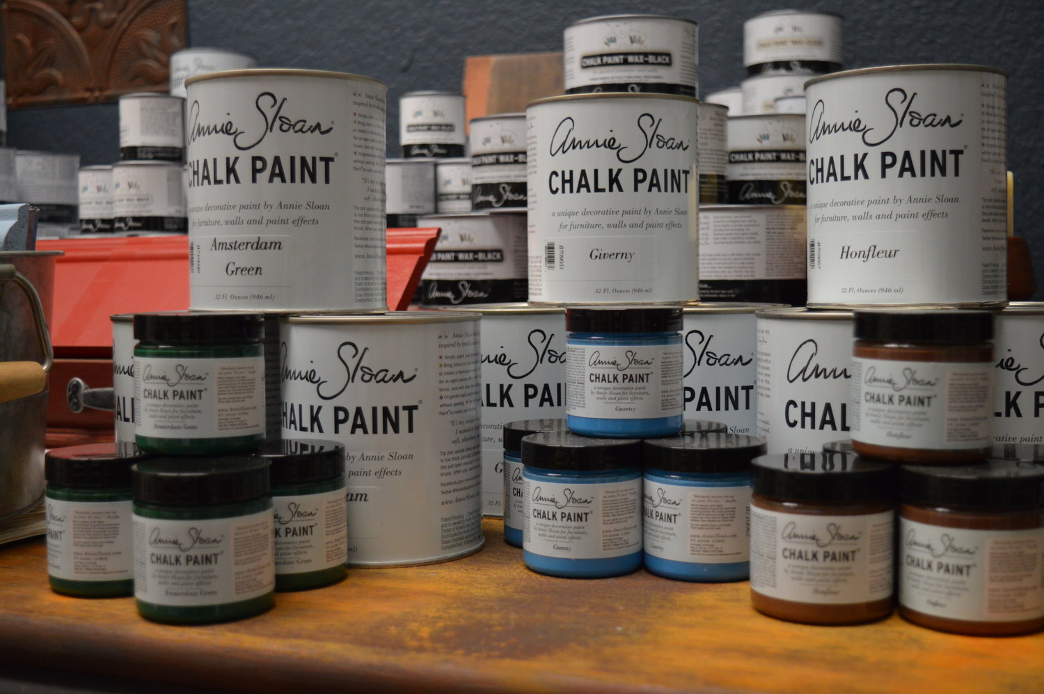 Wax vs Poly Over Chalk Paint - Which is Better? 