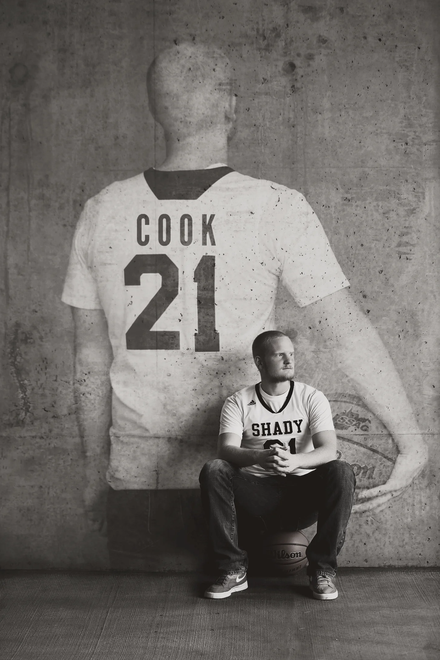LoganCook-SeniorPictures3.jpg