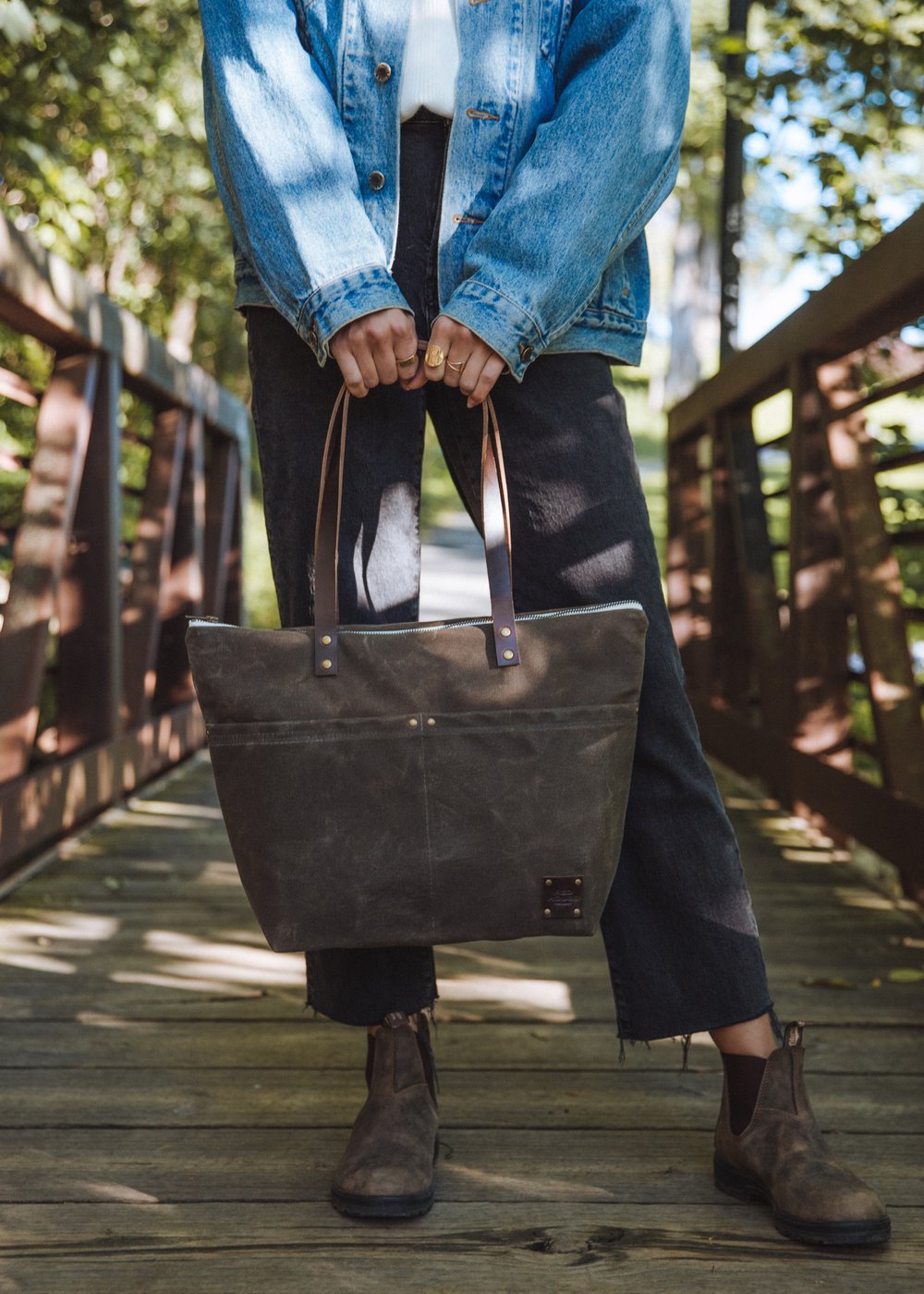 WAXED LEATHER BUCKET BAG - Brown