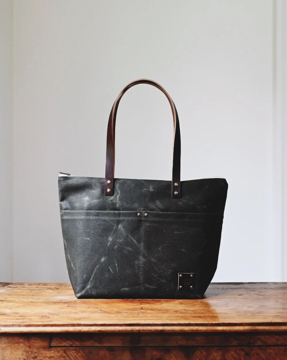 THE NEWHOUSE LEON TOTE RED WAXED CANVAS TOTE BAG — RED HOUSE