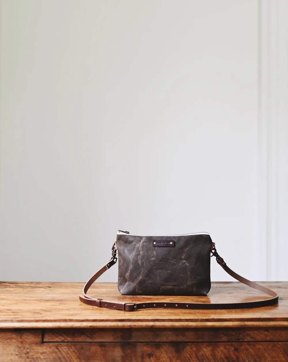 WAXED CANVAS CROSSBODY BAG — RED HOUSE