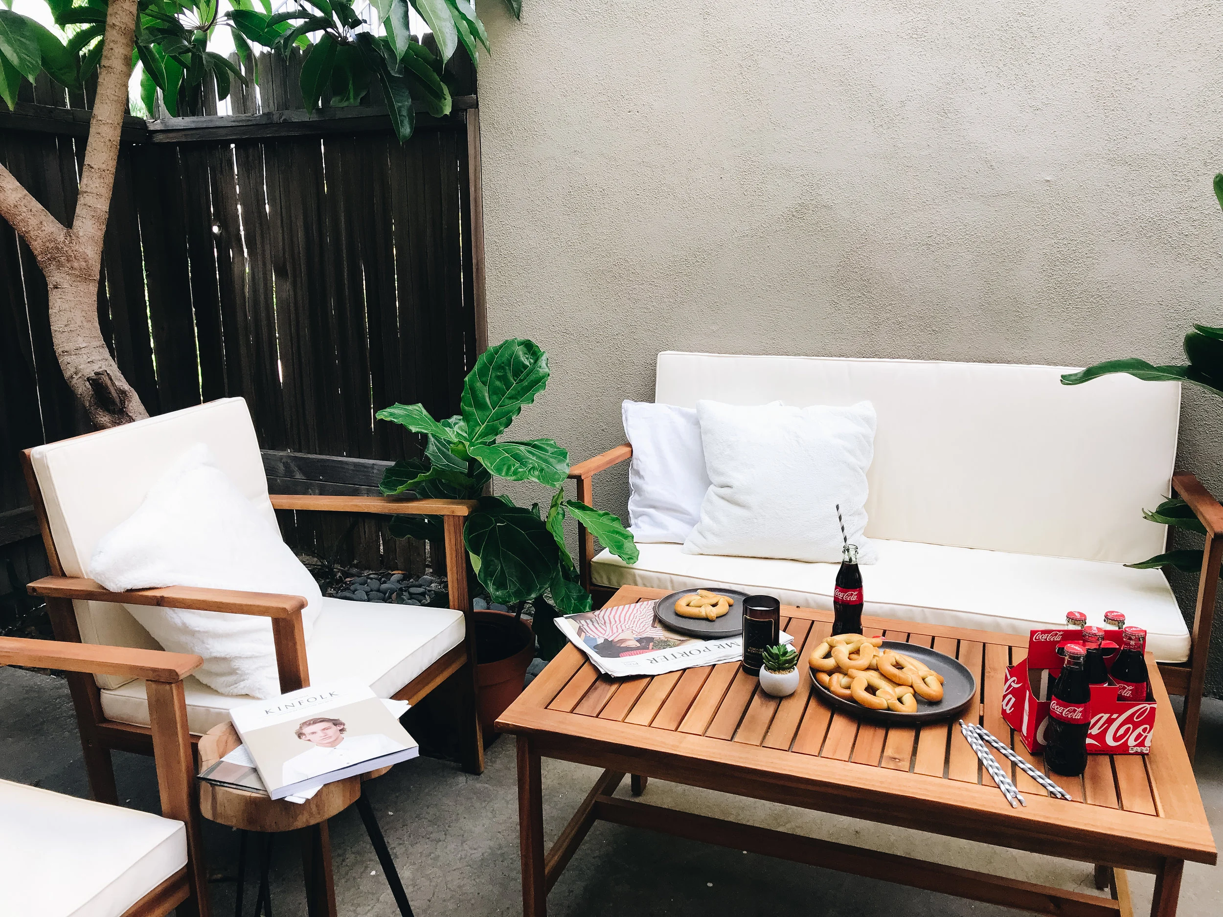 MODERN JUNGLE PATIO MAKEOVER AND DIY CHEAP BAR
