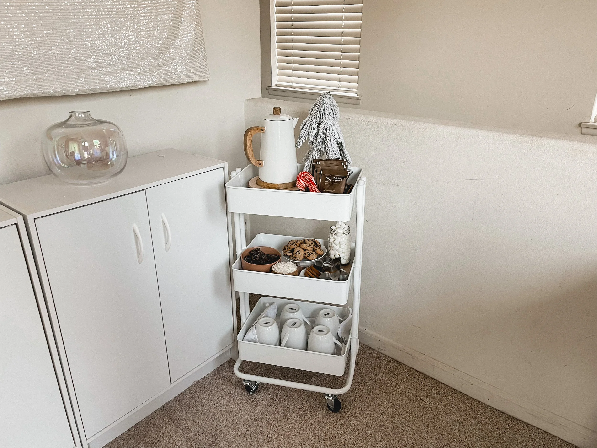 Hot Cocoa Station | Christmas Hosting Idea