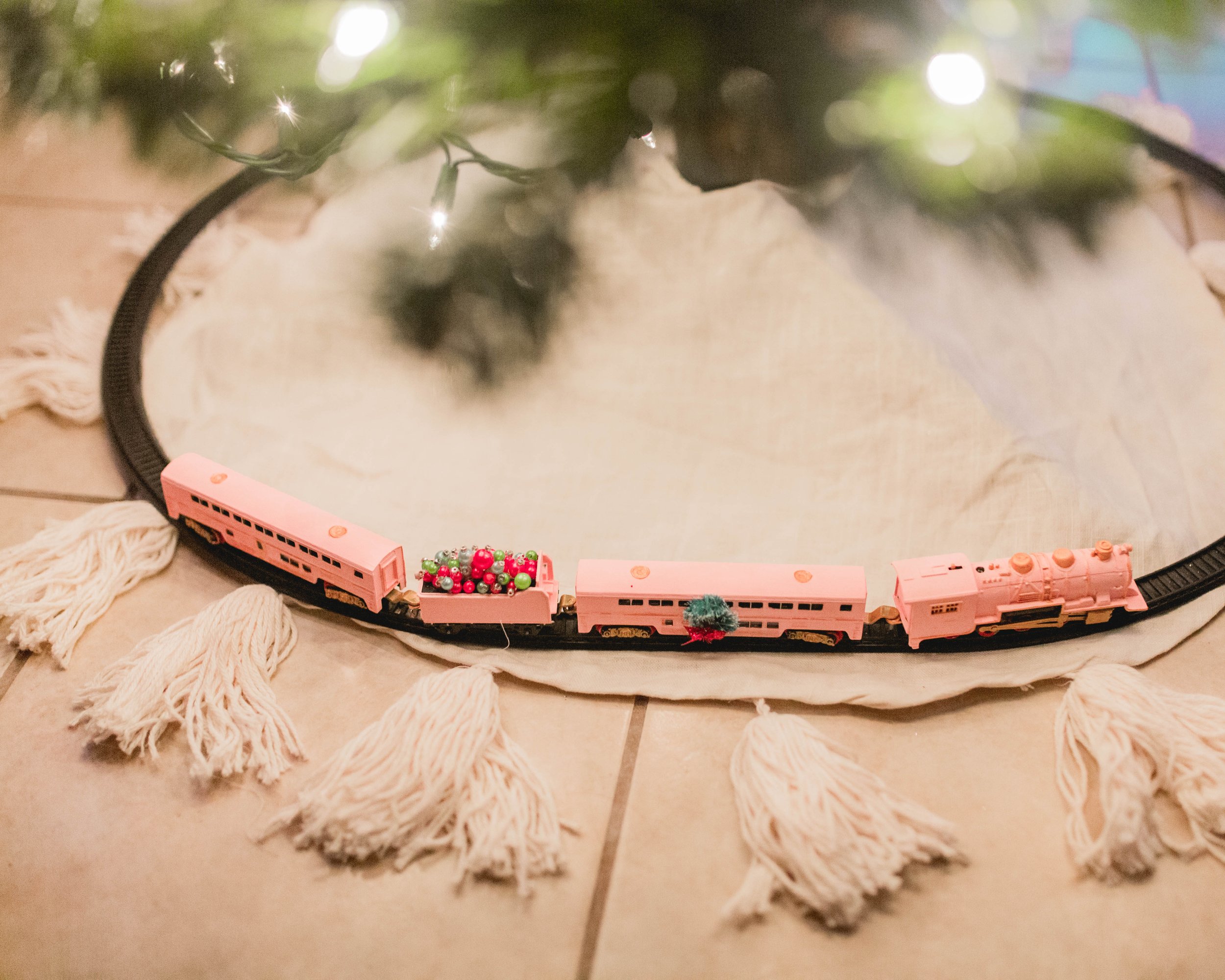 EASY DIY FESTIVE CHRISTMAS TREE TRAIN FOR UNDER $30