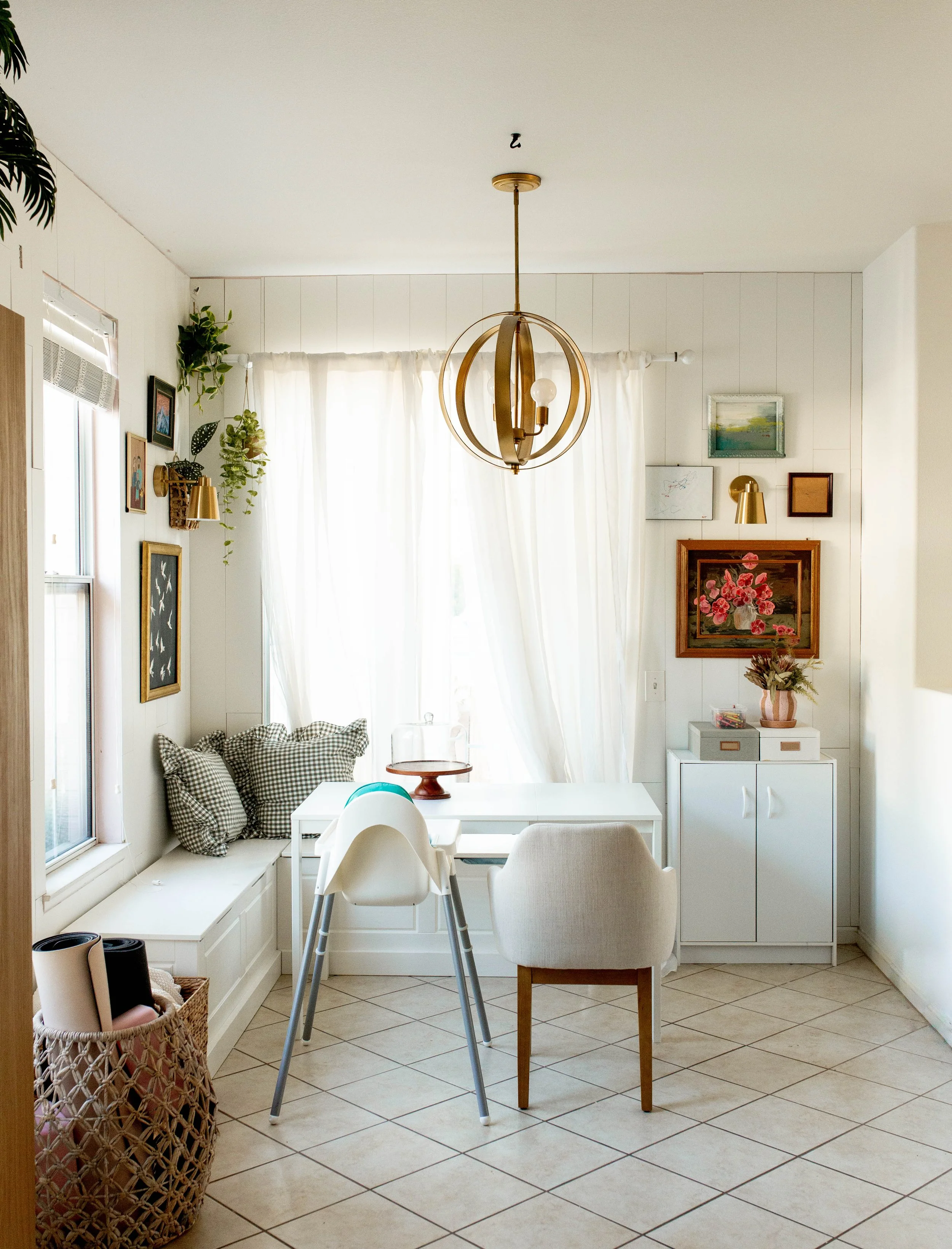 Design Alternative To Expensive Wallpaper: DIY Eclectic Art Gallery Wall