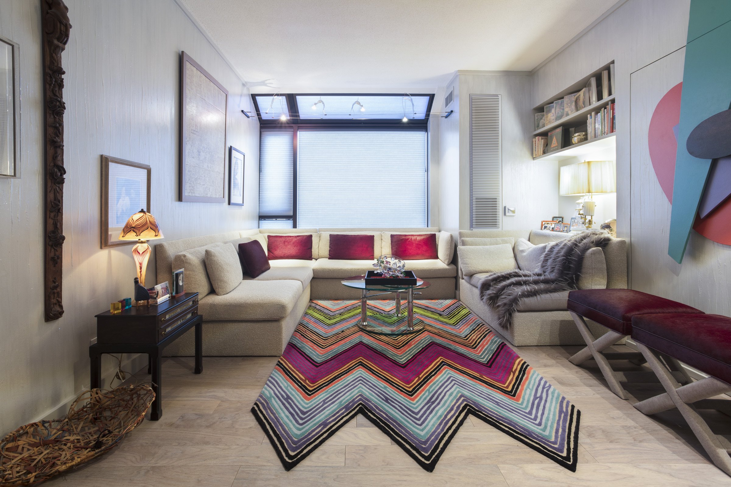 beautiful-living-room-with-carpet-and-patterns.jpg.jpg