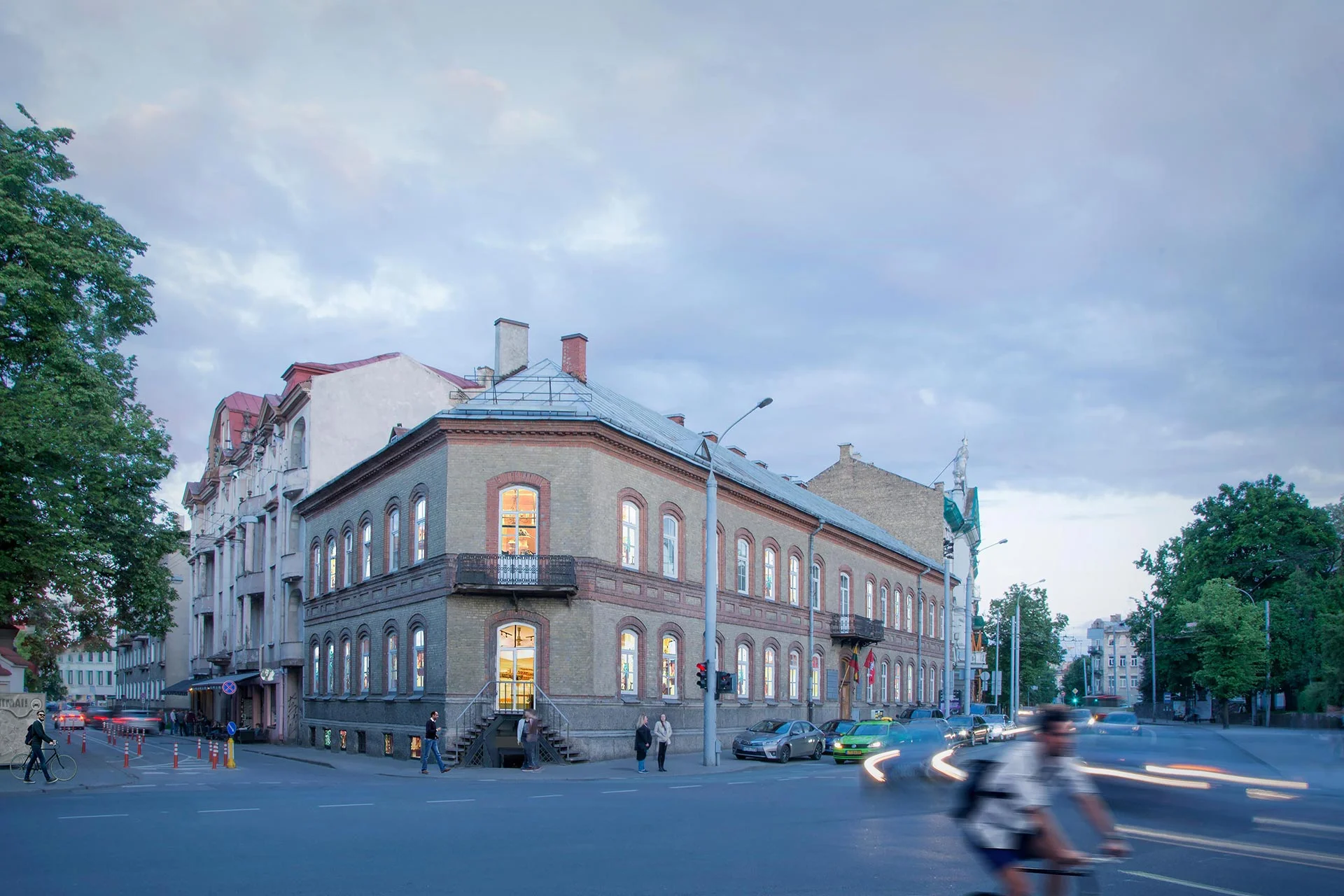 V072_04_mobile_cover.jpg