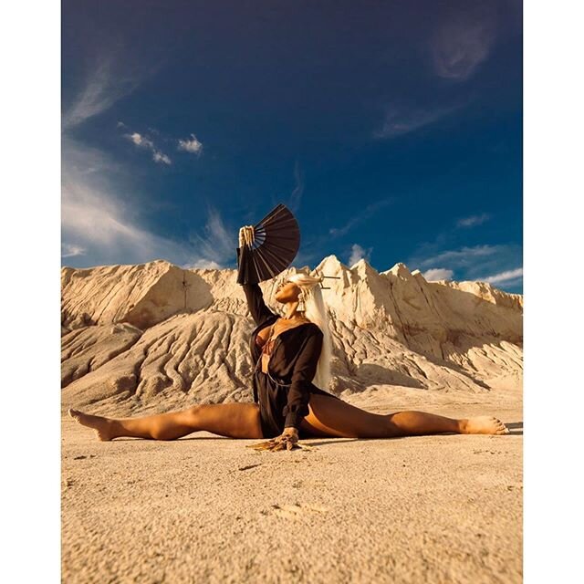 📸 Location Location. 📸  sometimes you gotta get outdoors. Spotlight on @joe.fazzzo for this epic set we scouted #whitesands 
Model/Stylist: @iamuniquemonet 
#create #photoshoot #photographer #outdoors #dcphotographer #dmvphotographer #onset #desert