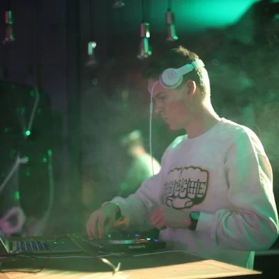DJ Robbie James