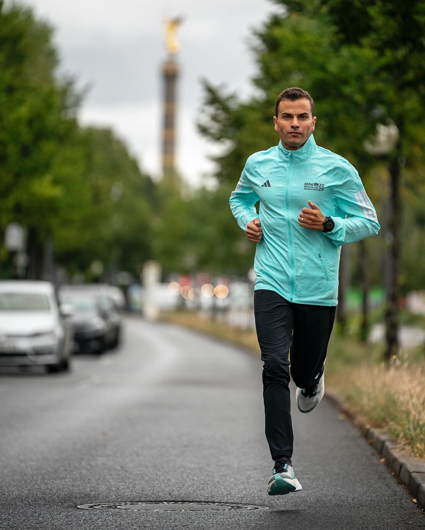 I look forward to celebrating my 5th anniversary of running the Berlin  Marathon 🇩🇪 

Good luck to all runners tomorrow 🏃&zwj;♀️ 🏃&zwj;♂️ ! 

@berlinmarathon #runforjoy #berlin #berlinmarathon #running #run 📸 @nikolasrun_67_raute