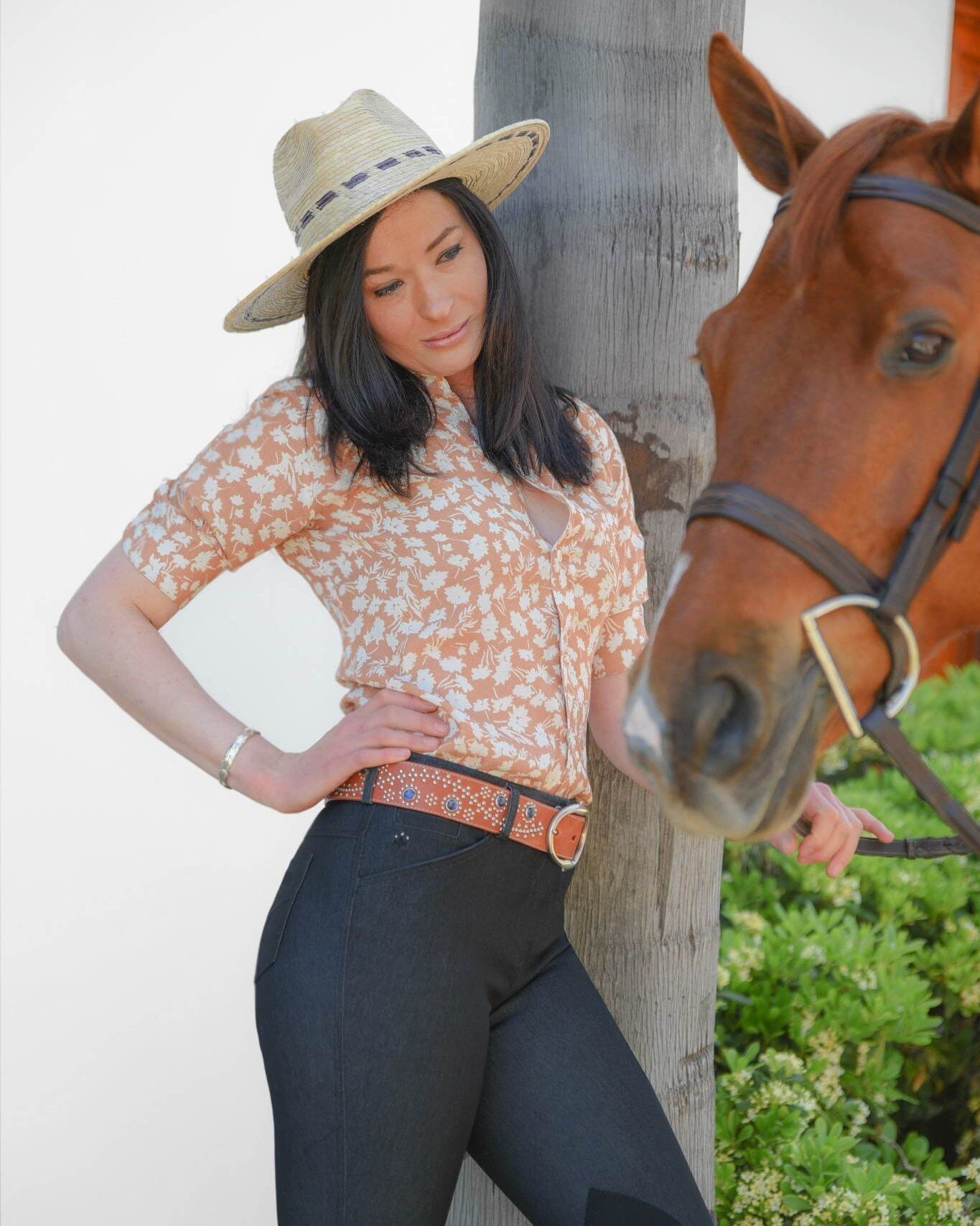 Our new Swiss Schoeller Black 🖤 Denim Marlowe breech is a love that never fades ✨ Lightweight, stretchy, stylish and comfy 👖IN STOCK NOW 

🛍️ Shop while they last! 

PC 📸 @treenahallequinephotography 
Makeup 💄 @katherine_natural_cosmetics