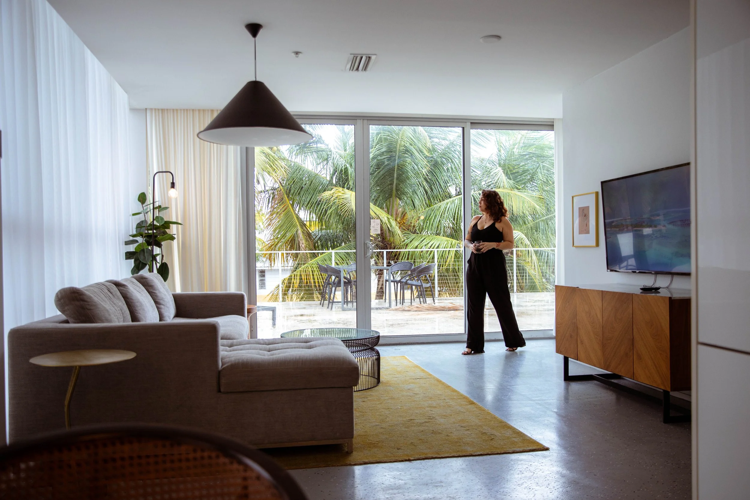 ROAMI CO22 305 Lifestyle_1149.jpg