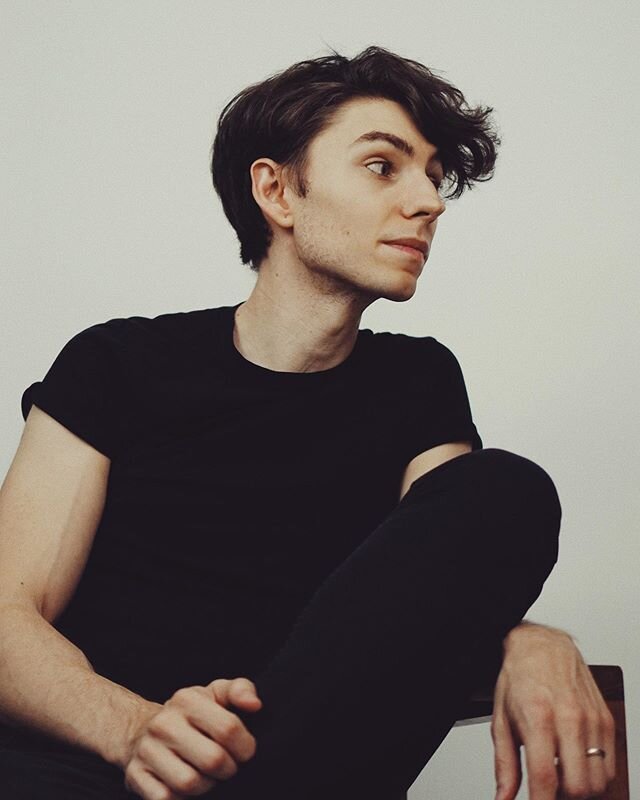 This is my dumb face. It is going on tour in Feb/March. Please come see it and say hello. (Ashton will be there too 😜) •
2/21 Chicago, IL @ Subterranean
2/23 Indianapolis, IL @ Irving Theater
2/24 Lakewood, OH @ Mahall’s 
2/25 Columbus, OH @ Big Room Bar
2/26 Pittsburgh, PA @ Smiling Moose
2/27 Buffalo, NY @ Stamps
2/28 Erie, PA @ Room 33 (FREE!)
3/1 Brooklyn, NY @ Kingsland 
3/3 Long Branch, NJ @ Brighton Bar
3/4 Philadelphia, PA @ Creep Records
3/5 Raleigh, NC @ Imurj 
Link to tickets in bio // 📷: @monster.mashton