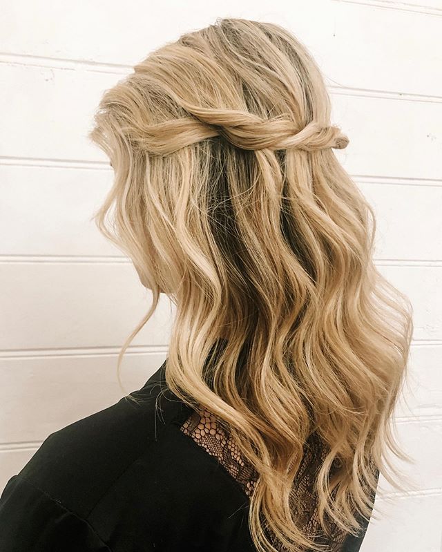 Warm highlights and beachy waves to contrast this chilly winter ☀️