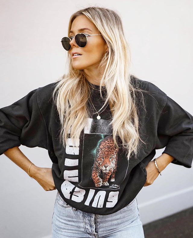 How hawt is this #blondehighlights via @fakander 😍🙌🏻 we’re loving the style with chilled relaxed waves. Happy Tuesday @lexibannister_hair #lexibannisterhair #hairinspo #hairinsporation ..
..
#canberrasalon #canberrahair #canberrafashion #blondeaf #blondebeauty #blondesdoitbetter #blondespecialist #blondeme #blondeinspo #blondedoitbetter #softblonde #warmblonde