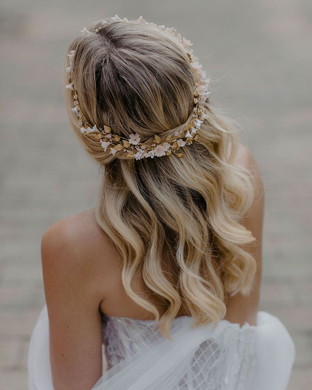 The royal treatment, complete with a delicate crown 👑 | 📸 by @heartandcolour