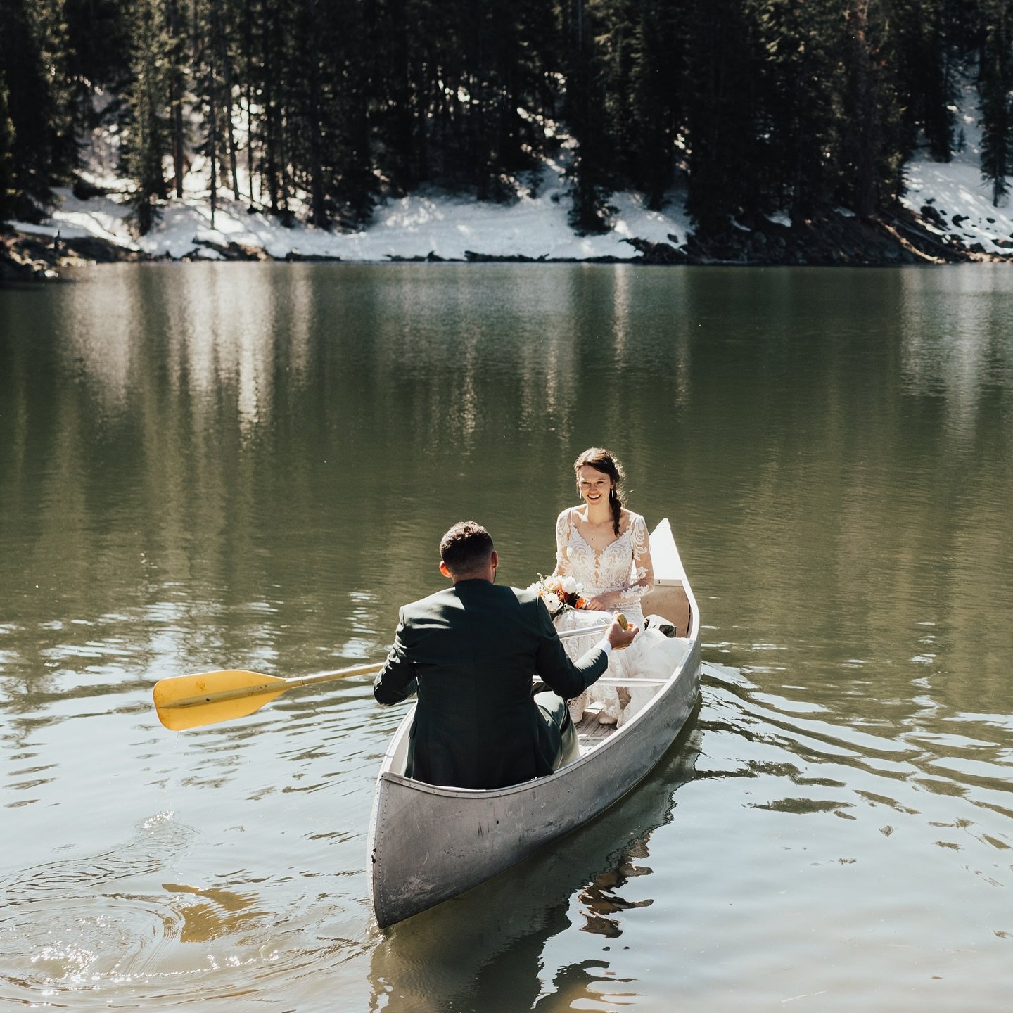 Leave it to the Minnesotan to get her first Colorado couple into A CANOE 🛶😘🙌🏼

Zach + Vanessa, I love you both for being so adventurous even while freezing.