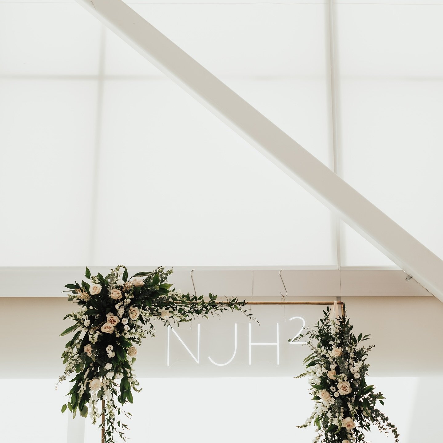 WHEN A RECEPTION WAS EVERYTHING YOU COULD EVER WANT IT TO BE YOU REMEMBER IT FOR YEARS. Look at these photos. There are a million more from cocktail hour that will never fit into an Instagram post. 

Nick + Natalie basically never needed an MC that n