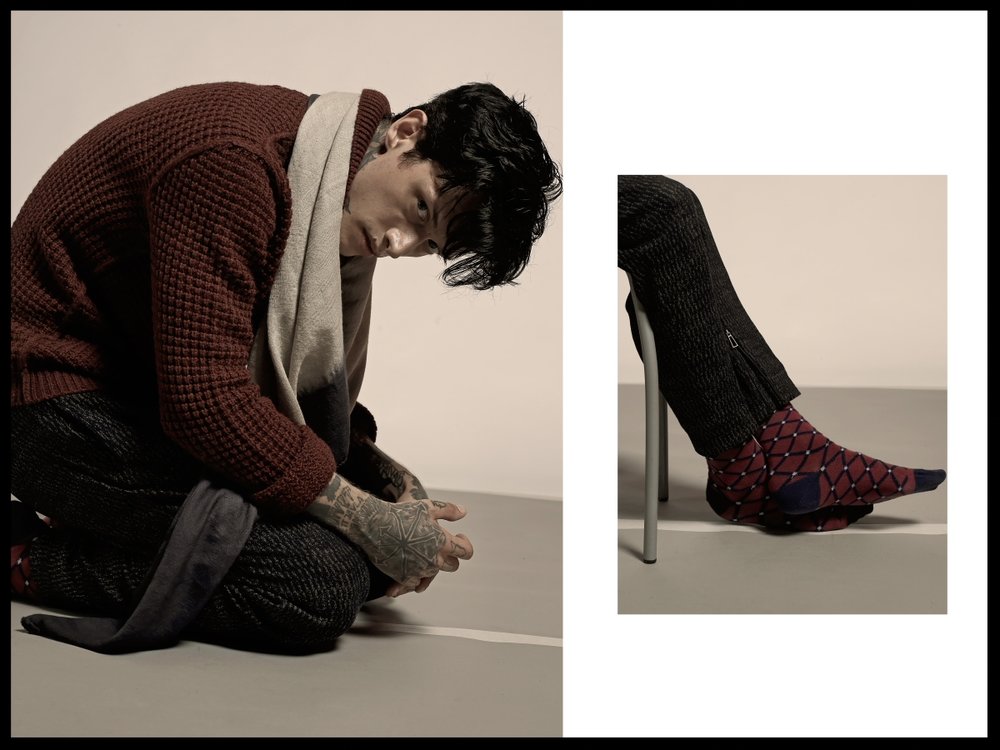 Sweater & pants Hosio, scarf Abstract