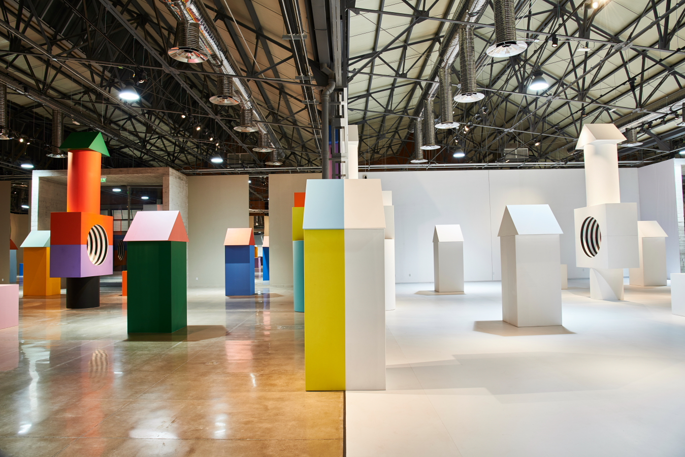 Photo-souvenir, Daniel Buren, COMO UN JUEGO DE NIÑO, TRABAJO IN SITU, presentation view, detail, Museo – Espacio, Aguascalientes, Mexico, 2016. Image courtesy and © DB and ADAGP Paris