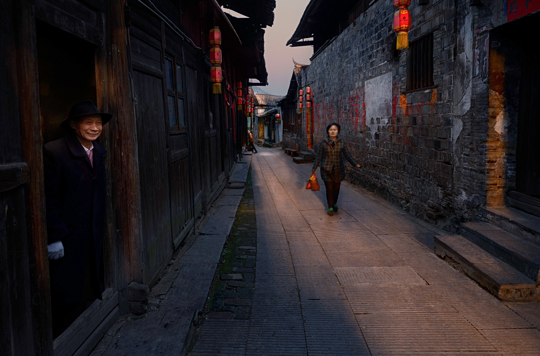 Les Sharp - Walking The Streets Of Old China, 2017