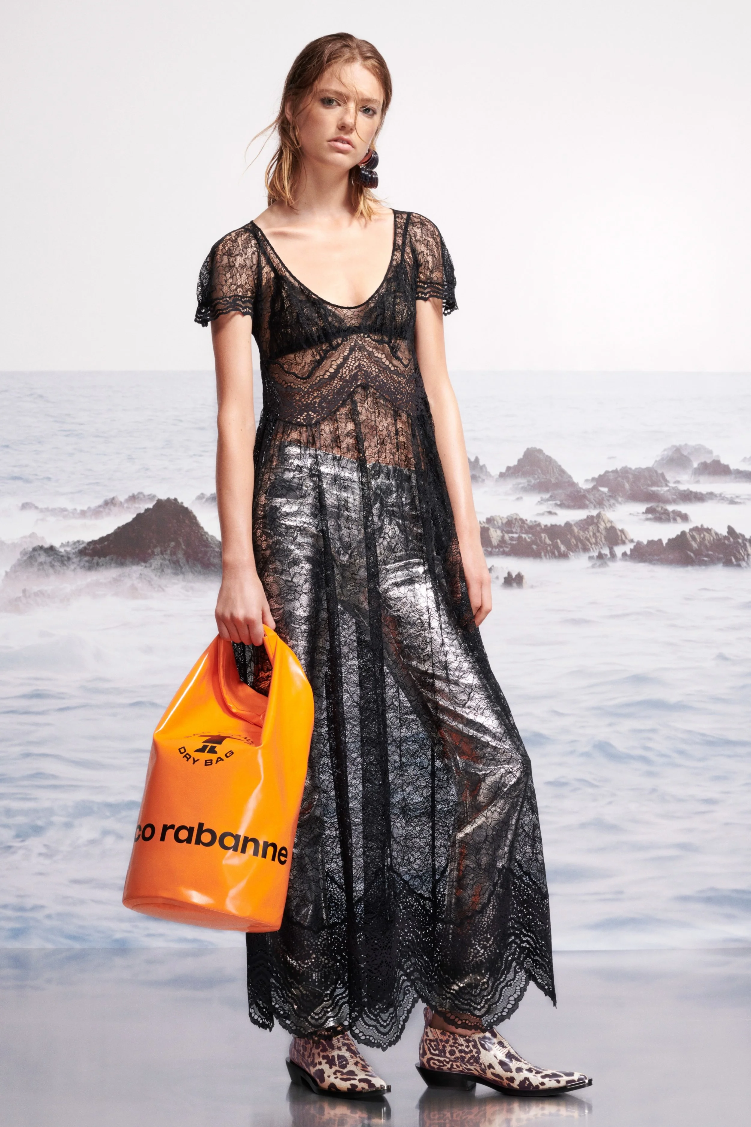 00008-Paco-Rabanne-Vogue-Resort-2019-pr.jpg