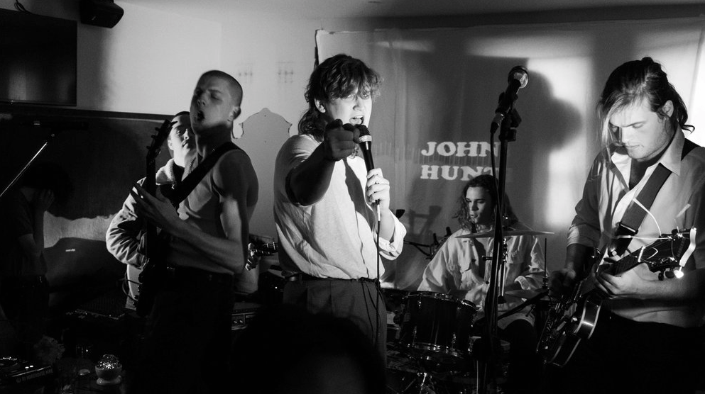 Johnny Hunter and live performance: breaking out when the city itself is an obstacle