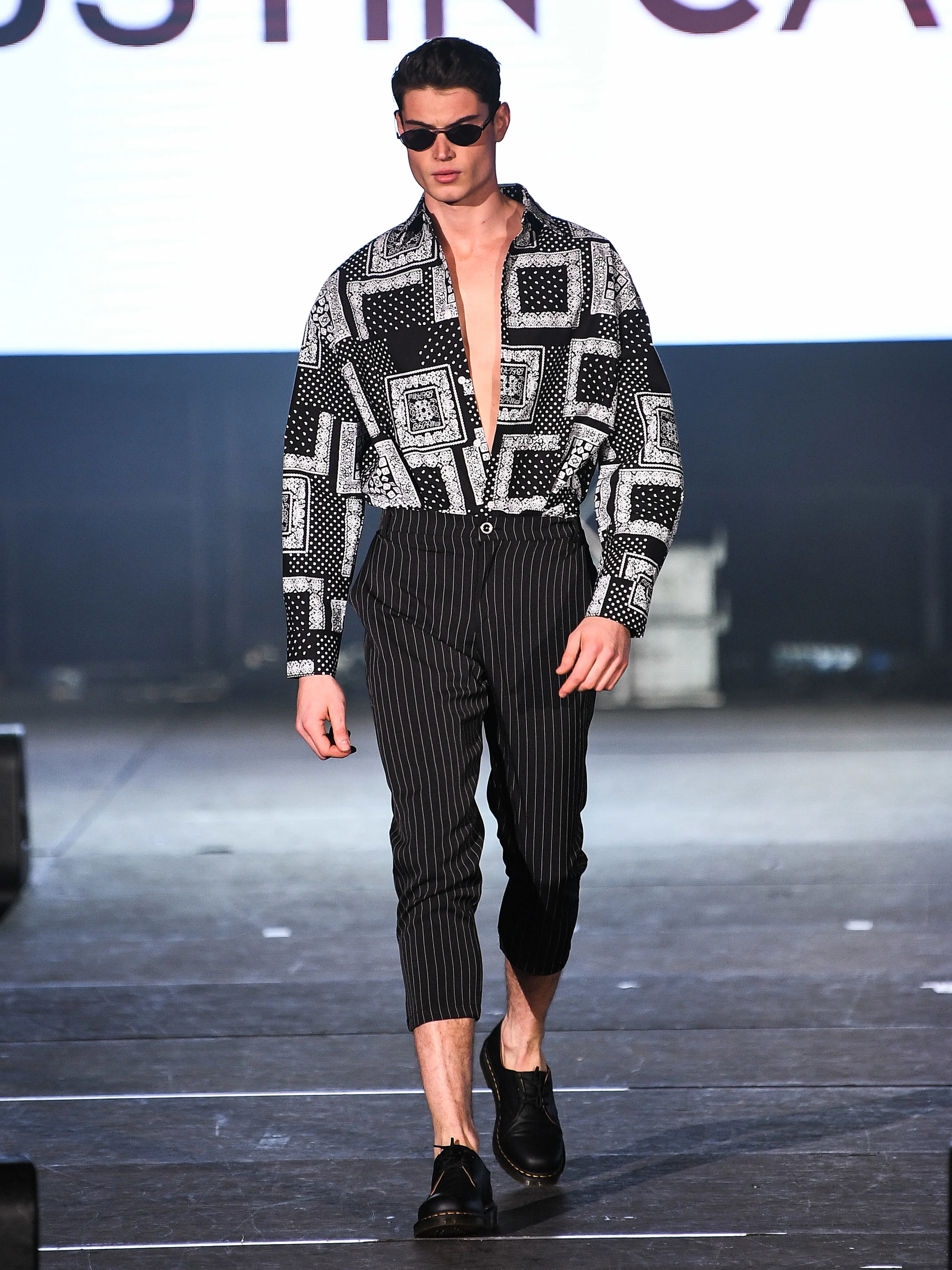  SYDNEY, AUSTRALIA - MAY 15: A model walks the runway during the Justin Cassin show at Mercedes-Benz Fashion Week Resort 20 Collections at the Big Top Luna Park Sydney on May 15, 2019 in Sydney, Australia. (Photo by James Gourley/Getty Images) 