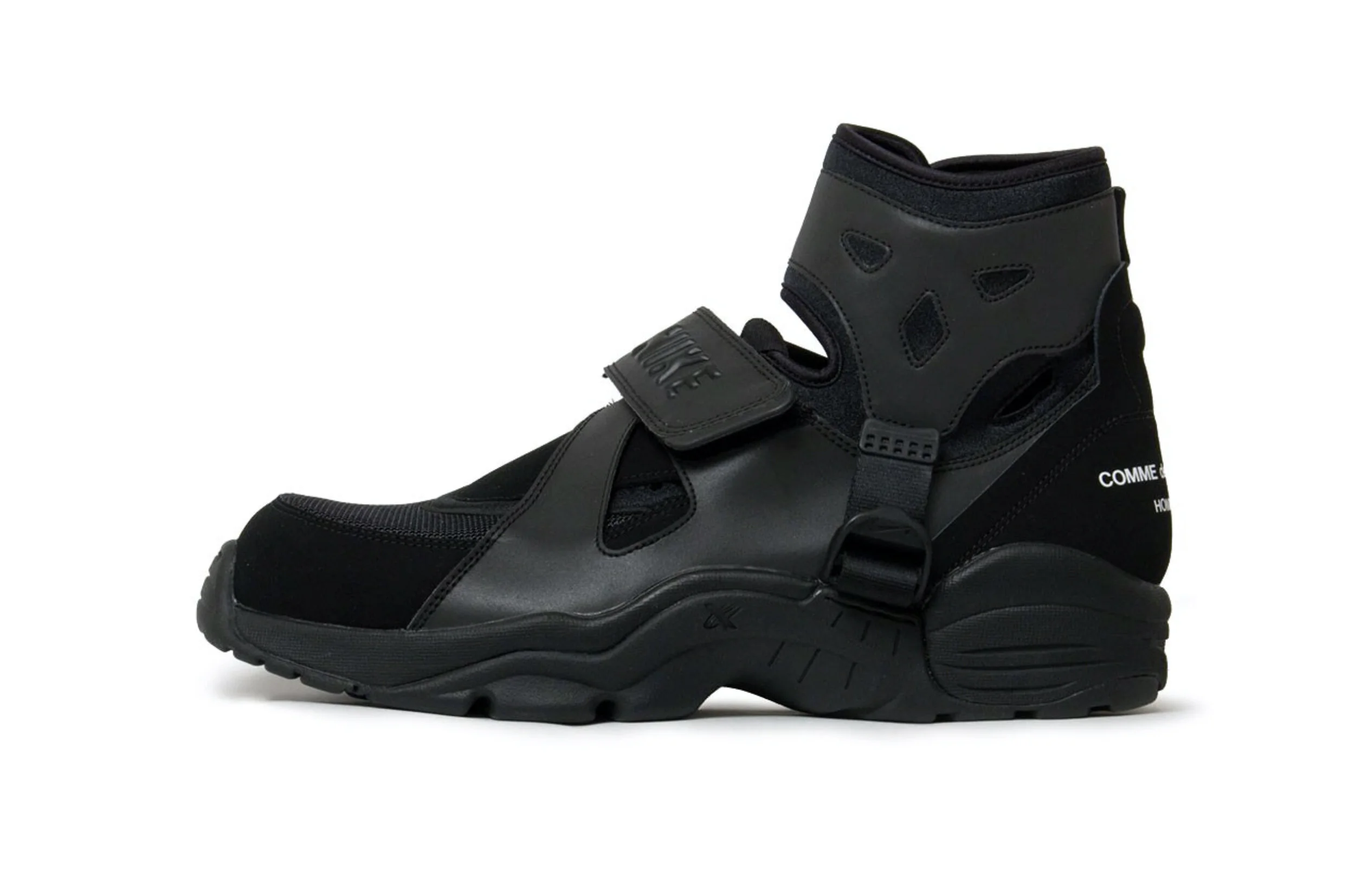 The COMME des GARÇONS HOMME PLUS x Nike Air Carnivore