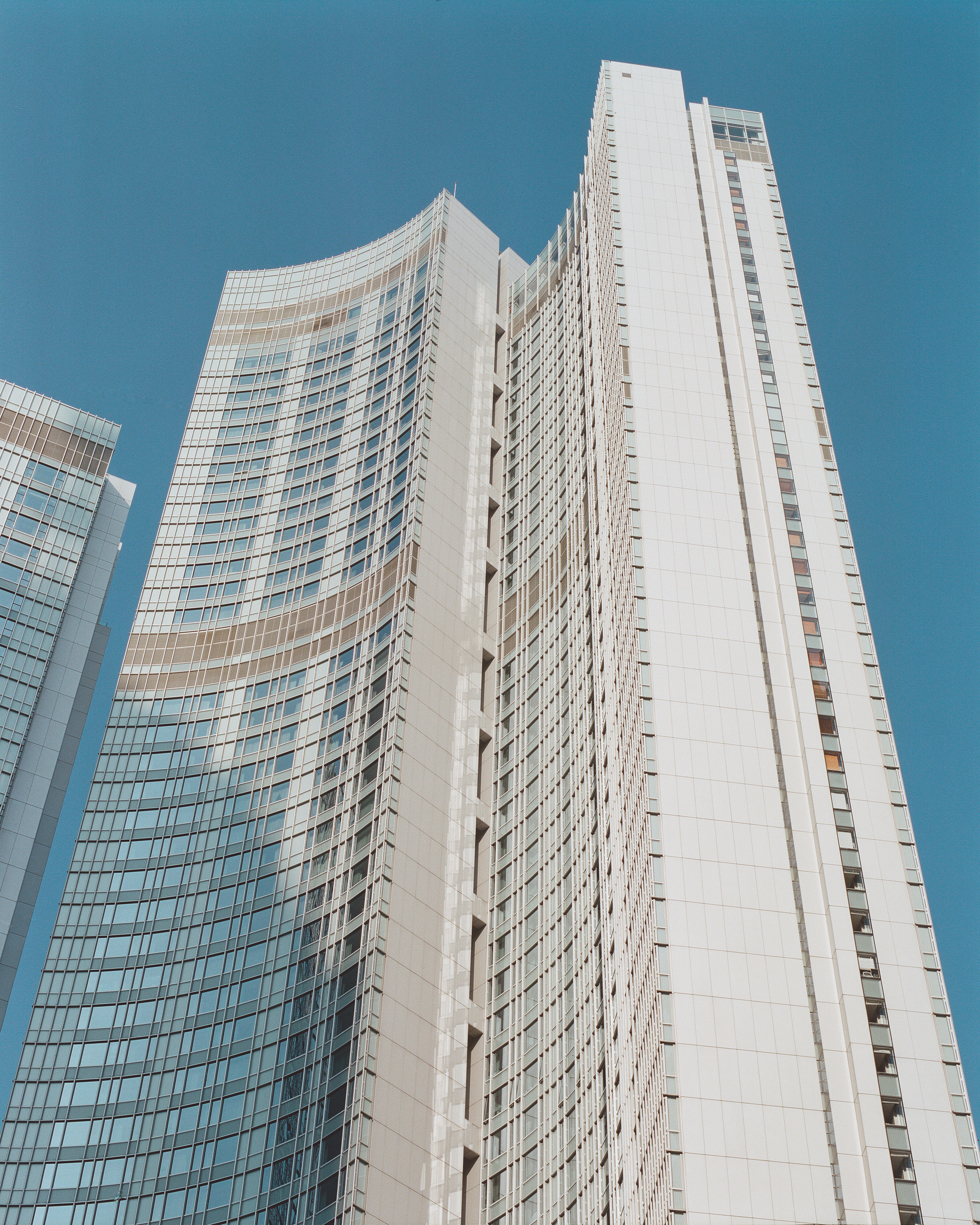 Four Seasons Hotel Hong Kong (2005)