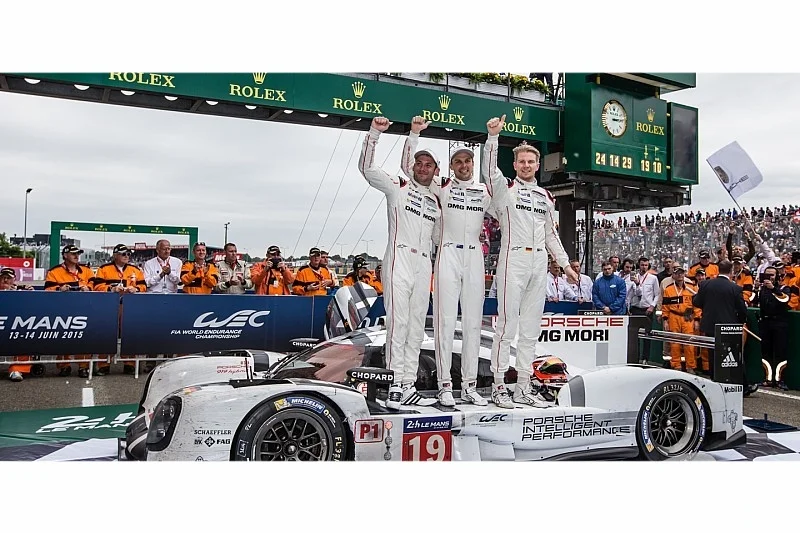 lemans-24-hours-of-le-mans-2015-parc-ferme-race-winners-19-porsche-team-porsche-919-hybrid.jpg