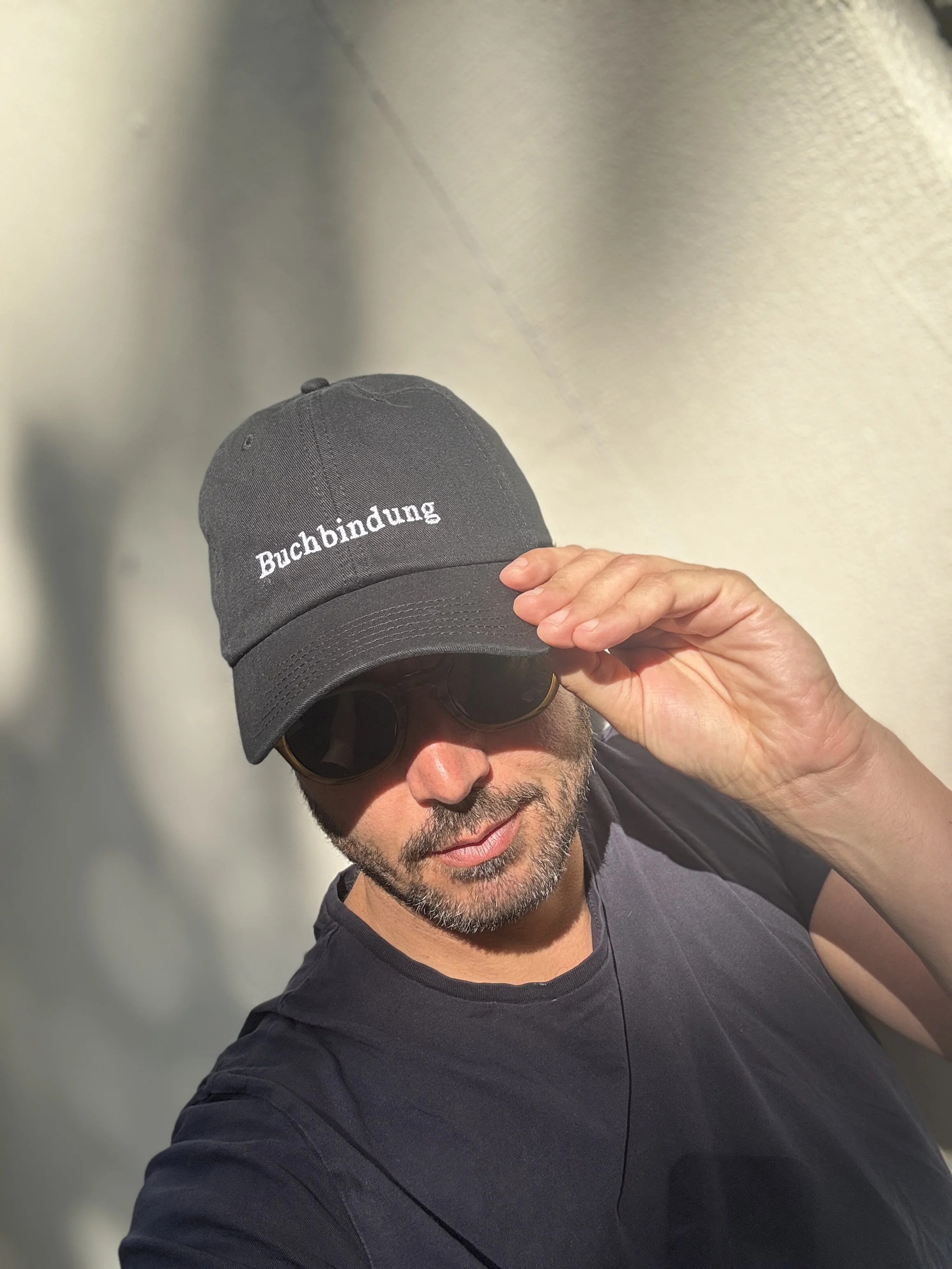 Volker Renner Buchbindung Cap.jpg