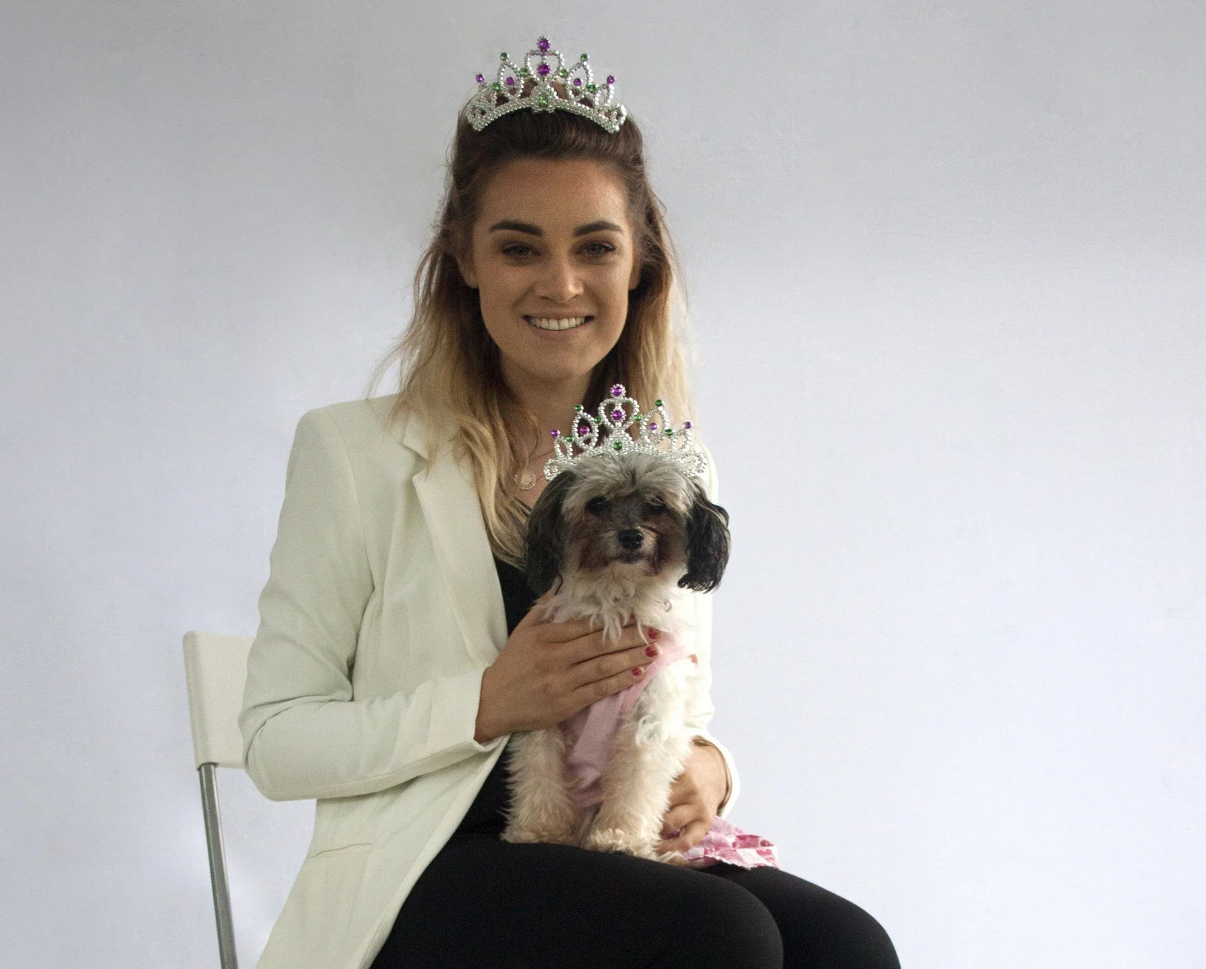 DOGGELGANGERS 2016 Our 2016 Look-alike competition was captured by the lovely Caitlin de Grief . Laura & Roxy won with their sweet princess double-act ... So cute!