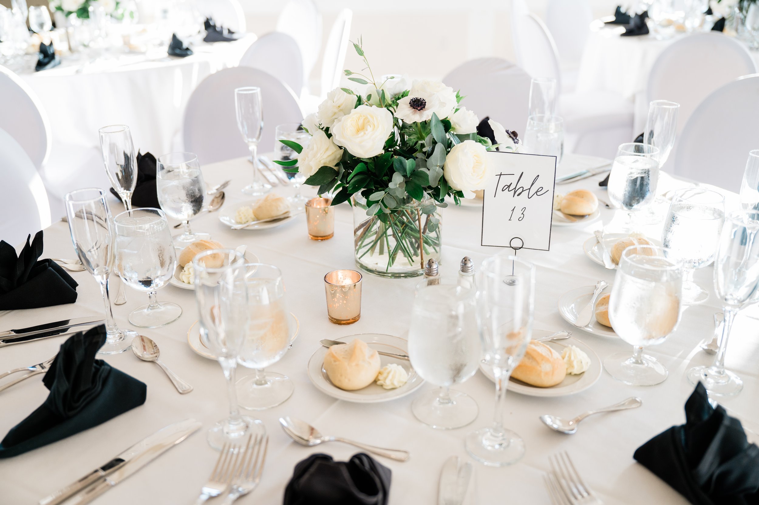 Raritan Valley Country Club Raritan, New Jersey August 2022 Photo Credit: The Meyer Photo + Video Group Planner: Smiling through Chaos