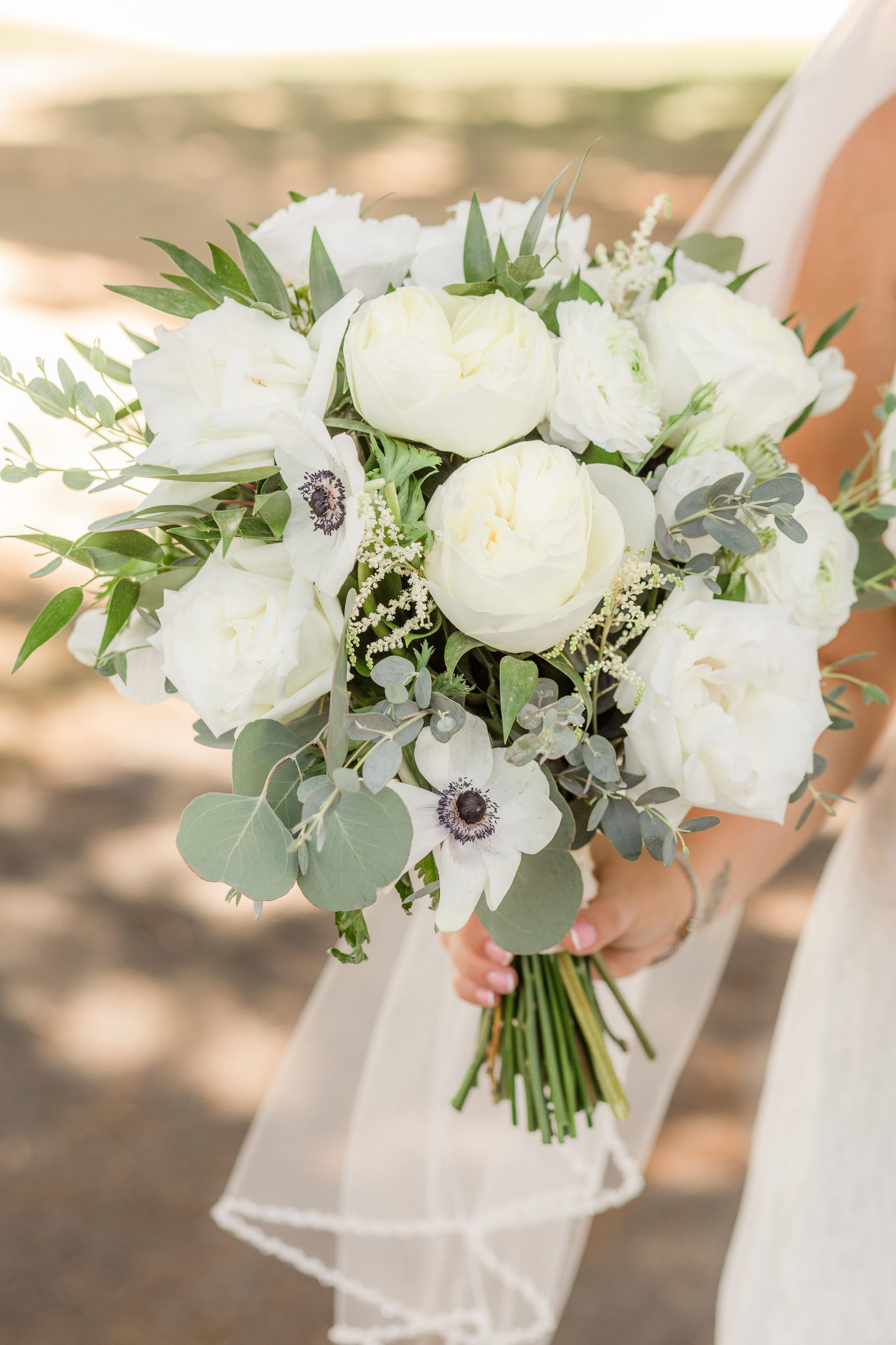 Raritan Valley Country Club Raritan, New Jersey August 2022 Photo Credit: The Meyer Photo + Video Group Planner: Smiling through Chaos