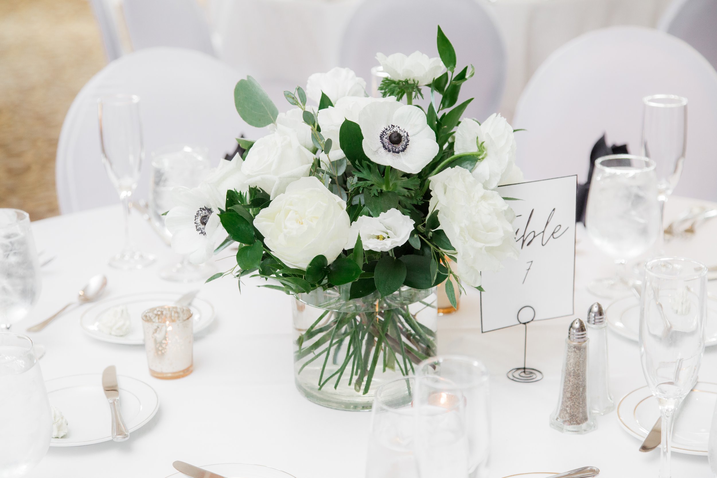 Raritan Valley Country Club Raritan, New Jersey August 2022 Photo Credit: The Meyer Photo + Video Group Planner: Smiling through Chaos