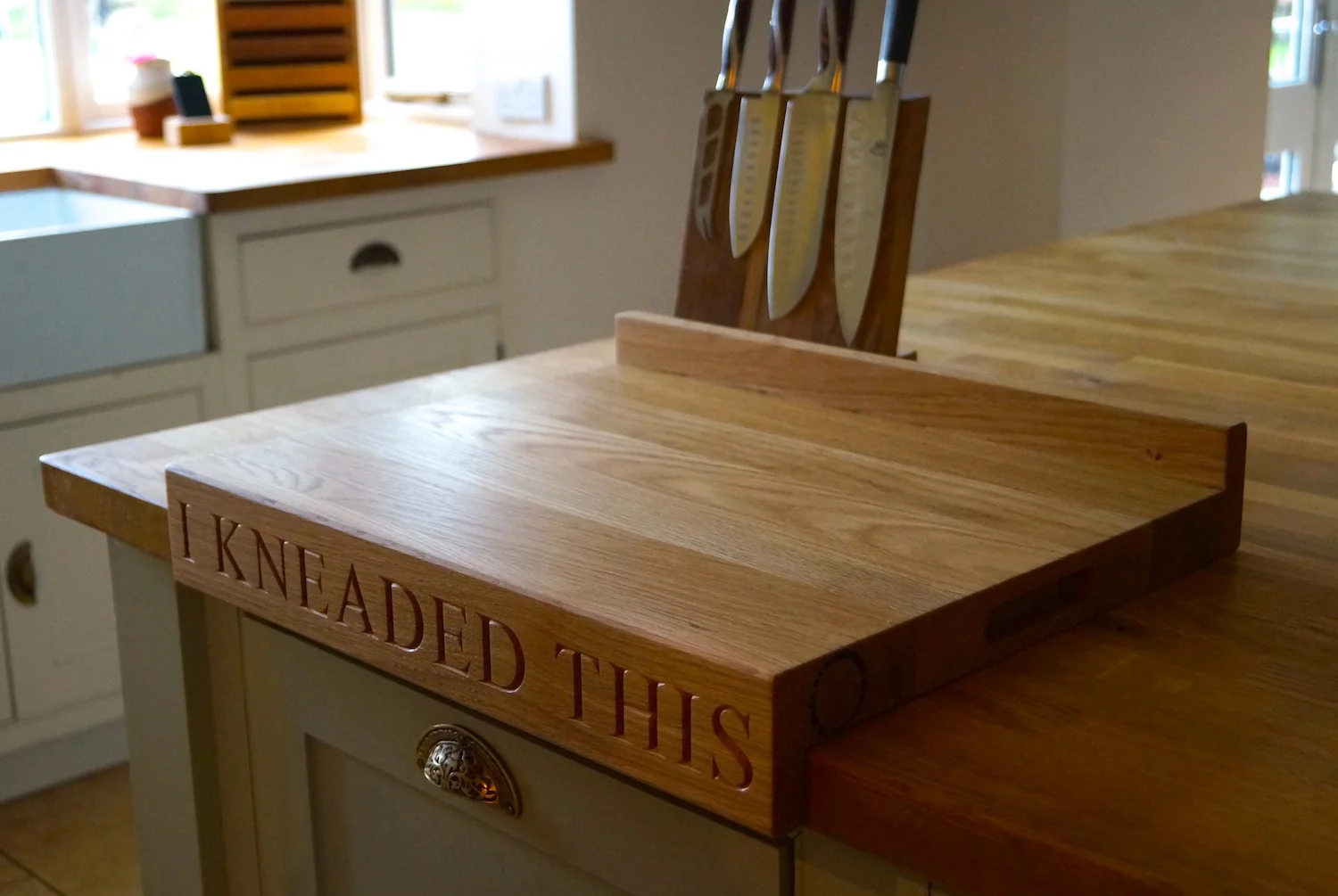 oak-chopping-board-with-lipped-edge-makemesomethingspecial.jpg