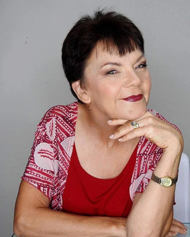 Yes, we offer glamour make-overs with a beauty photo shoot here at #JellisBeauty studios. This is the perfect gift to pamper your mum for Mother&rsquo;s Day. &bull;
&bull;
&bull;
&bull;
&bull;
&bull;
#perthmakeupartist #perthmua #makeupartistperth #m